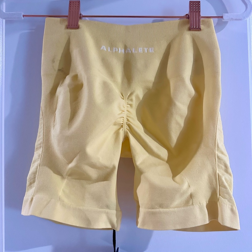 Alphalete Amplify Contour Shorts 5” Canary Yellow, Size Small.